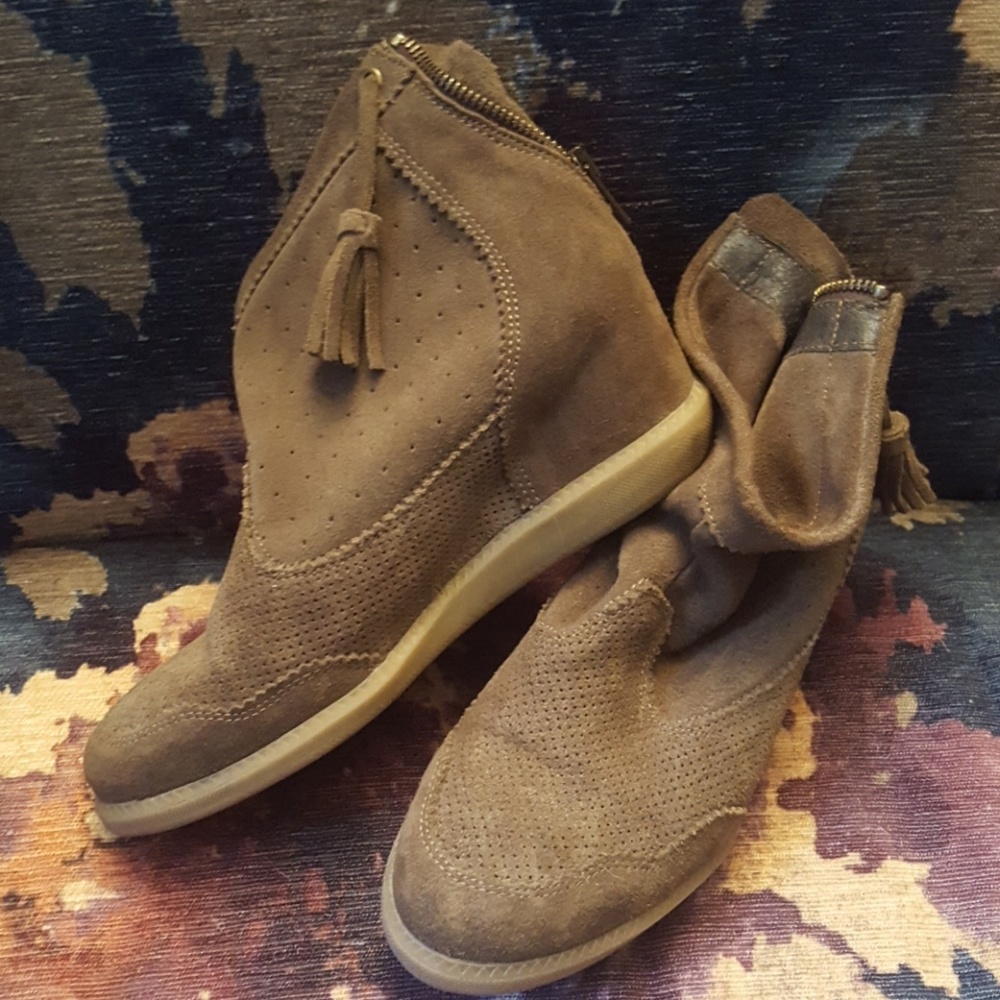 Brusque wedge tan suede booties.